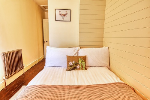 Double Bedroom (upstairs)
