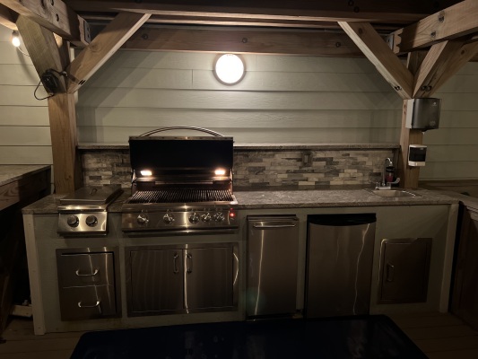 ROoftop kitchen has ice maker, refrigerator, bluetooth speakers
