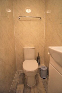 Standard - Apartment 8 - Toilet
