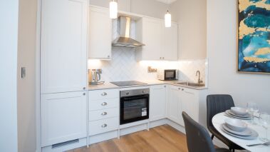 fully equipped kitchen 