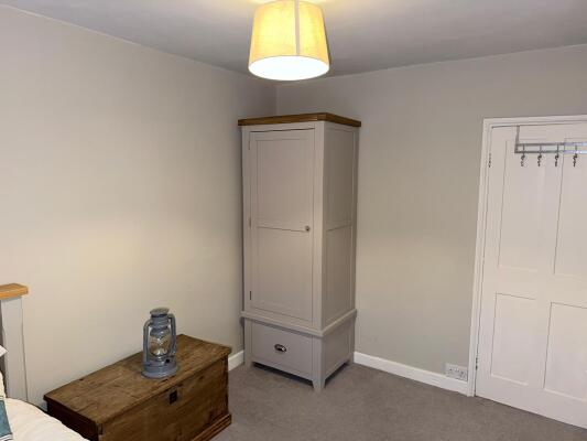 Vintage chest of drawers & lamp