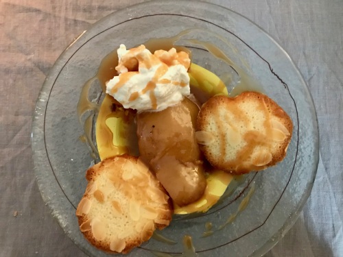 Poire pochée épices Tuiles Mousse et Caramel Maison