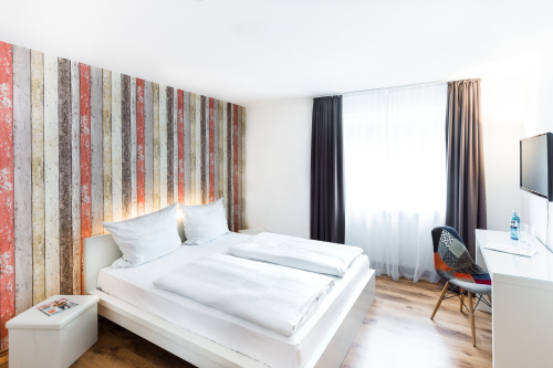 Doppelzimmer-Klassisch-Eigenes Badezimmer-Parkblick - Basistarif
