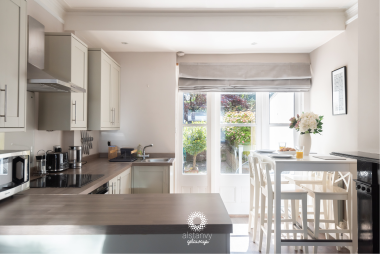 Beautiful kitchen area within reception room 