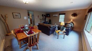 Turkey Ridge Lodges - Tree Tops # 9 - Open living / dining room