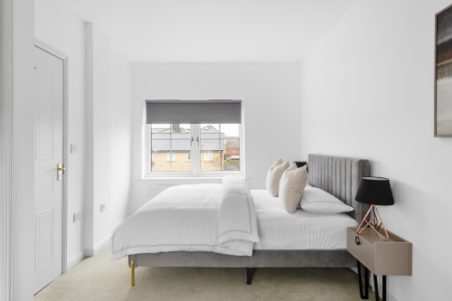 Bedroom no 2, spacious bedroom with luxurious bedding for a great night sleep. 