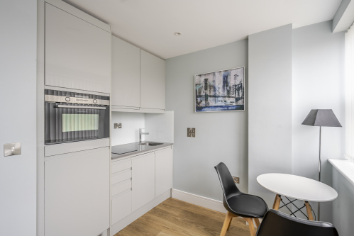 This sleek, contemporary kitchen combines high-end finishes with flawless functionality. Featuring premium appliances, elegant cabinetry, and a stunning island centerpiece, it’s the perfect space for cooking, entertaining, and enjoying everyday luxury.