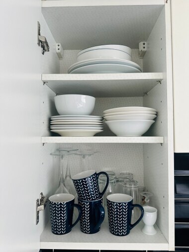 Aquila Studio Flat: Kitchen Bowls, Plates, Cups, Mugs, Wine Glasses