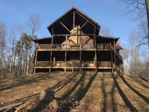 Luxury Log Home Lodging - Camelot
