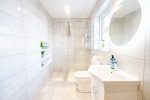 Bright an modern