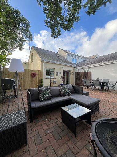 Enclosed garden area