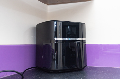 An additional air fryer is provided for quick, easy and convenient cooking.