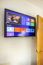 Your Comfortable Retreat in Huddersfield: Bright, Cozy & Welcoming Lounge