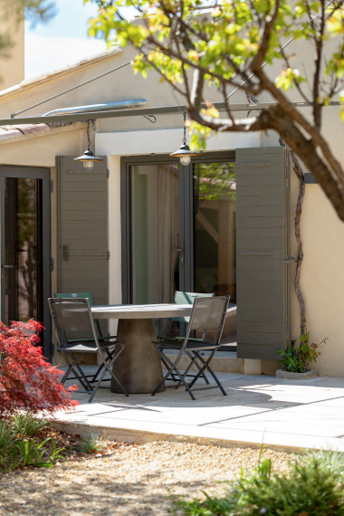 La Table d'extérieur et sa Tonnelle