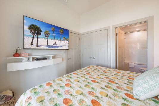 1st floor king suite