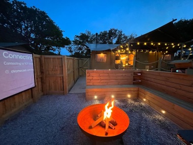 Outdoor fire pit