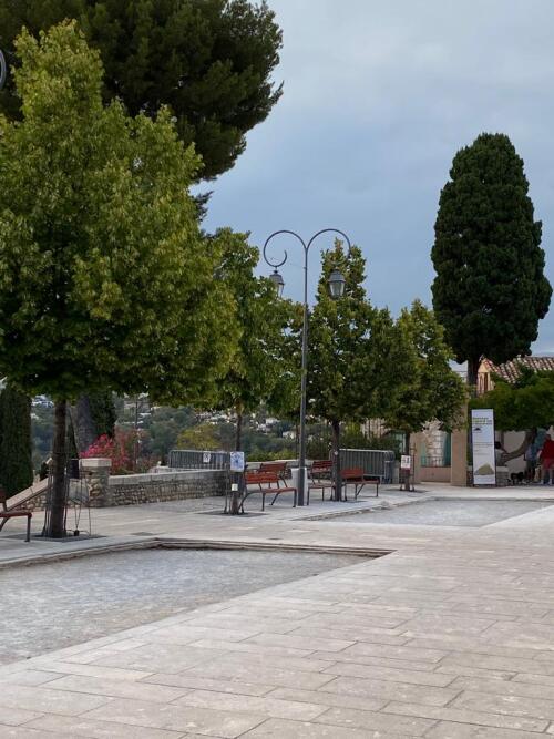 JEU DE BOULE A LA PLACE DU CHATEAU