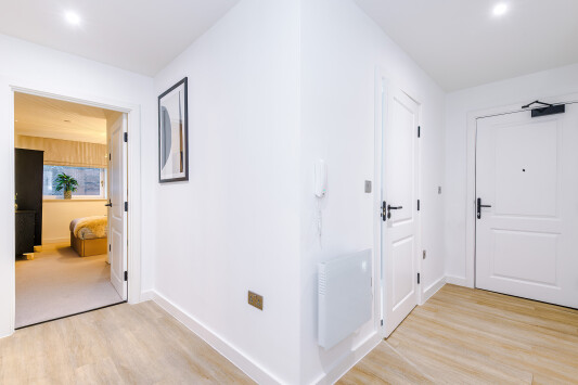 Stylish 2-Bed 2-Bath Apartment in Newly Renovated Victorian Building – Prime Leeds City Centre near Station