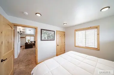 bedroom - king size bed