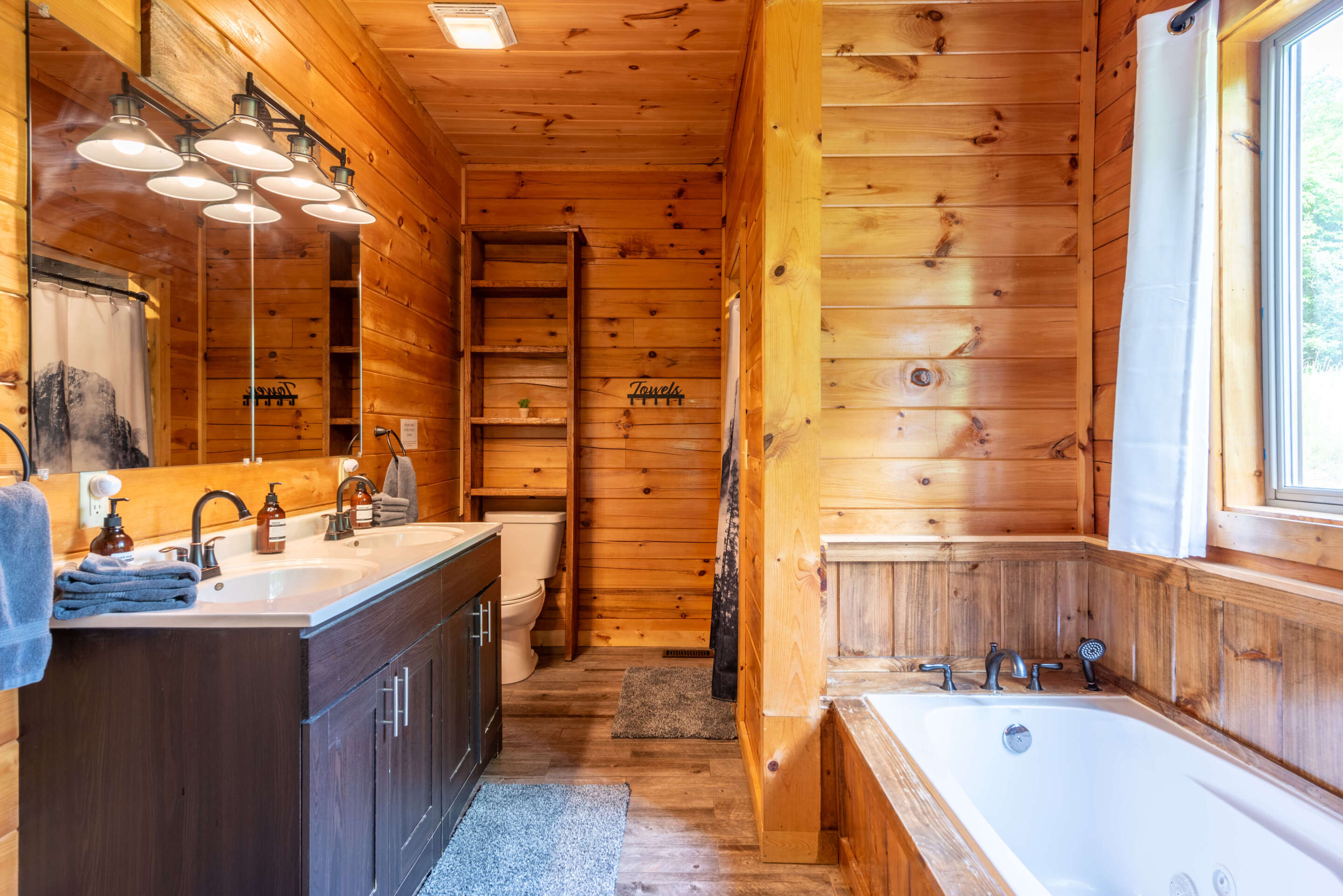Majestic Lodge | Photo 32