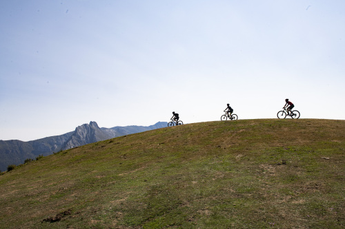 Excursión en bicicleta de montaña desde los Apartamentos los Picos de Europa