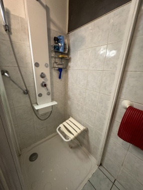 Douche avec hydro massage