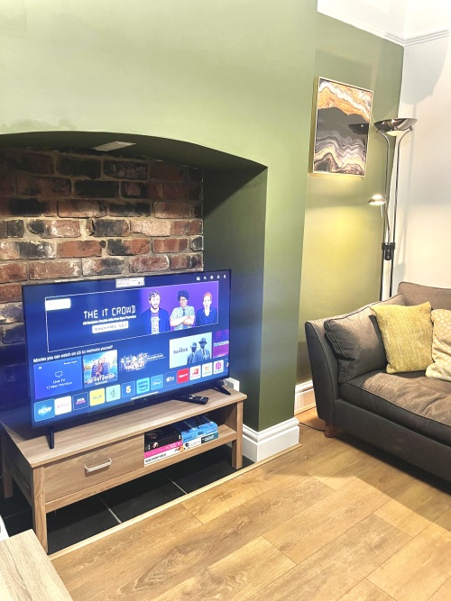 Lounge - With Smart TV to stream your favourites