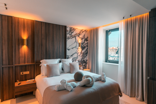 Chambre 1 avec douche et vue sur le Vieux Port 