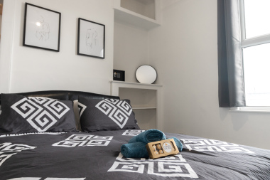 Cozy double bed with soft linens