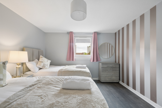Twin bedroom