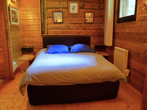 Chambre lit double petit raccard