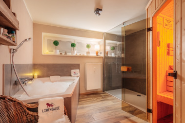 SPA-Bereich mit Sauna und Whirlpool