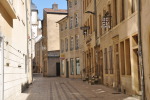 Rue de la Tour, rue en hyper centre piétonnier très calme. / Rue de la Tour, very quiet street in the hyper center