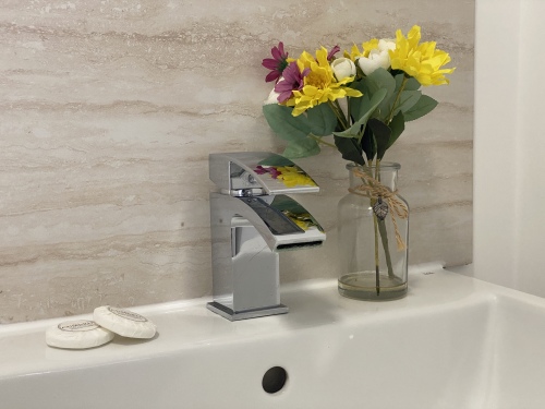 SRK Serviced Accommodation - Have a soak after a hard day or just relax and enjoy