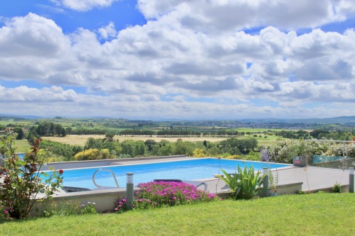Pool with a beautiful view on the Pyrenees