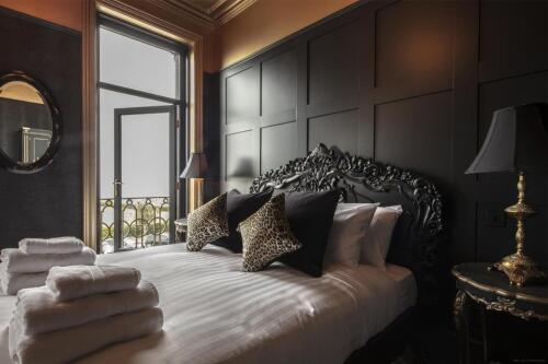 William Blake - King Suite with Balcony