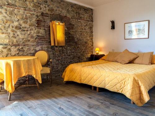 Chambre jaune près Perpigan et Collioure