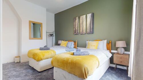 Bedroom 1 - Stylish room with plenty of space and 2 single beds