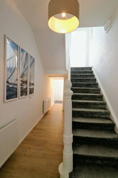 Treppenhausmit klassischer Holztreppe