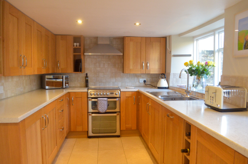 Fully fitted kitchen