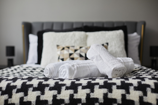 Modern, clean, and cosy — this double bedroom is your home away from home.