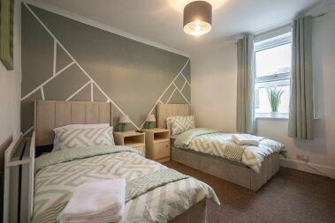 2 Single Beds