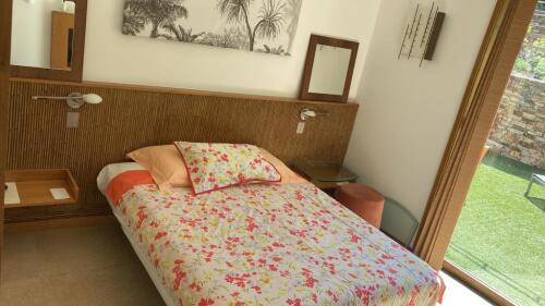 Chambre 1 Lit et vue sur jardin privatif