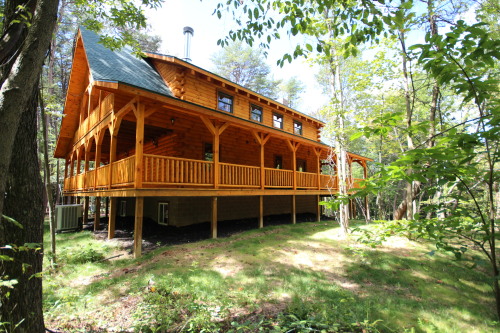 NE Corner of Timber Ridge Lodge, with King Suite Balcony above, left.