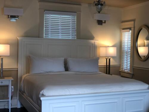 The Manor 118 Junior Suit-Double room-Ensuite-Standard - Base Rate