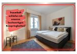 Schlafzimmer mit Boxspringbett