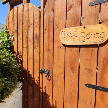 2 bedroom boutique art apartment