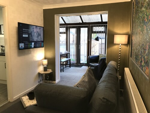 Plenty of space to get comfy and relax - TLC Stay Preston area home