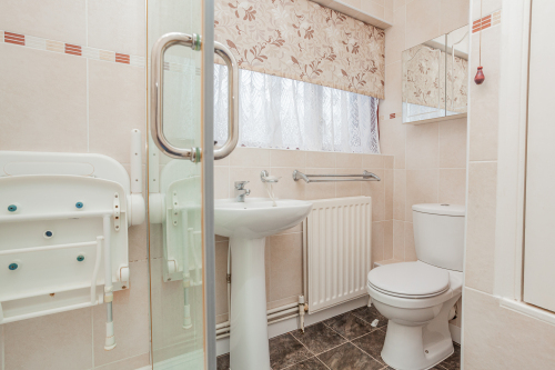 Shower room picture 2