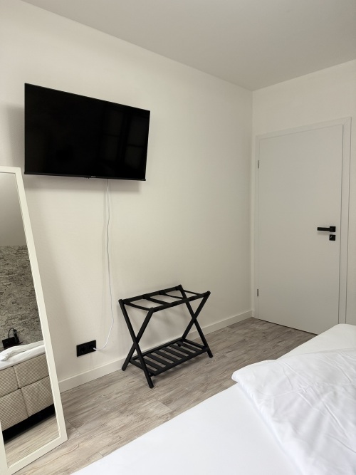 Schlafzimmer 1 TV mit Netflix